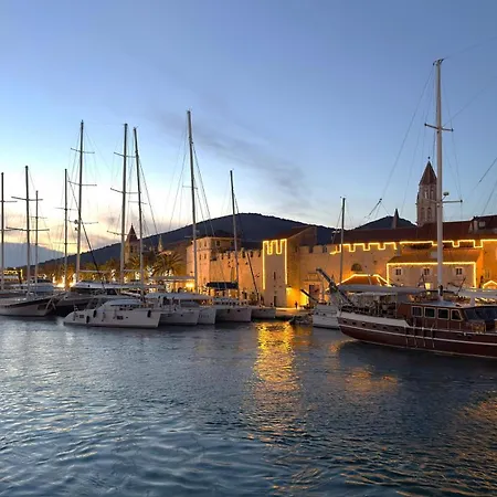 Daire Center Exclusive Seaview For 4 Trogir