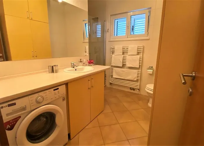 Center Exclusive Seaview For 4 * Trogir