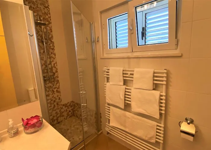 Center Exclusive Seaview For 4 *