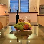 Center Exclusive Seaview For 4 Apartment *