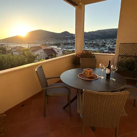 Apartment Center Exclusive Seaview For 4 Trogir