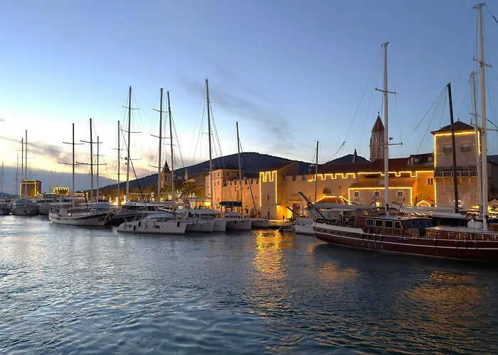 Appartement Center Exclusive Seaview For 4 Trogir