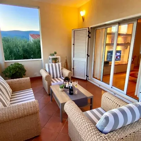 Center Exclusive Seaview For 4 *