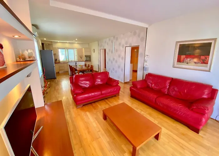 Center Exclusive Seaview For 4 *