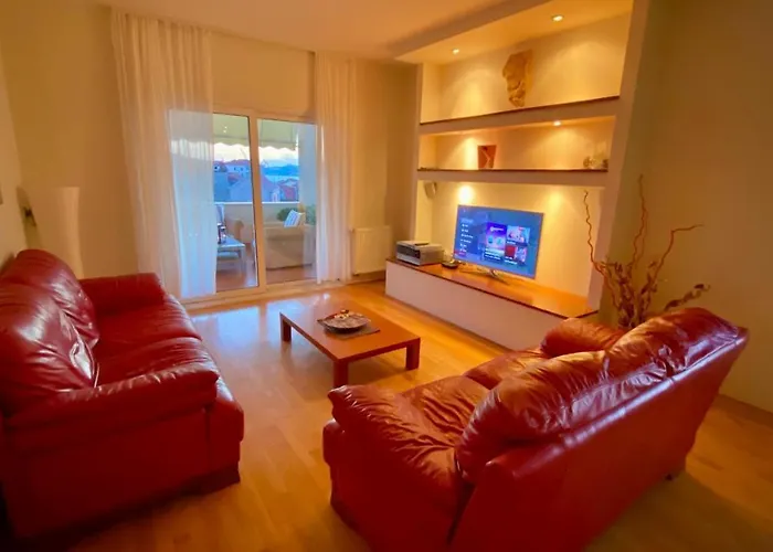 Center Exclusive Seaview For 4 아파트 트로기르